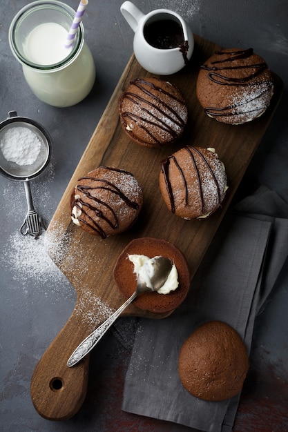 Chocolate cookies of Woopie Cookie with mascarpone cream