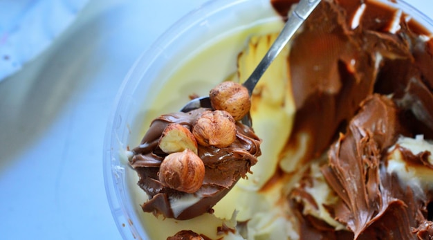 Photo chocolate cream and hazelnuts