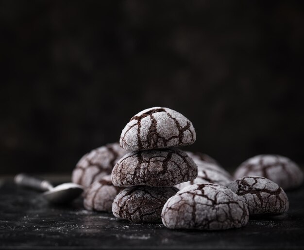 Chocolate crinkle cookies with cracked