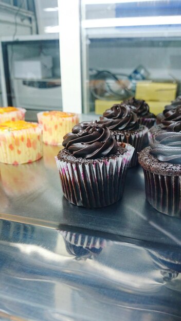 Photo chocolate cupcakes displayed for sale in store