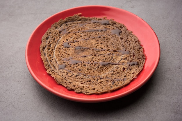 Foto la dosa al cioccolato è una ricetta indiana speciale per bambini, può essere servita a colazione o come spuntino.