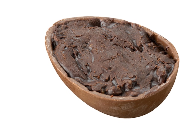 Шоколадное пасхальное яйцо с начинкой из темного шоколада и орехов Традиционная бразильская сладость