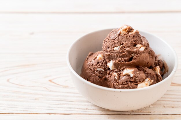 chocolate ice-cream with marshmallows