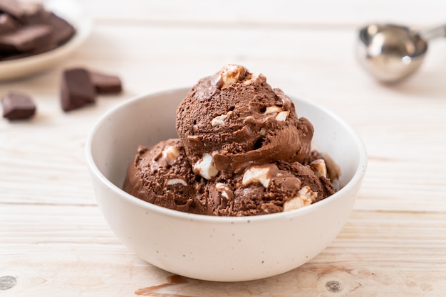 chocolate ice-cream with marshmallows