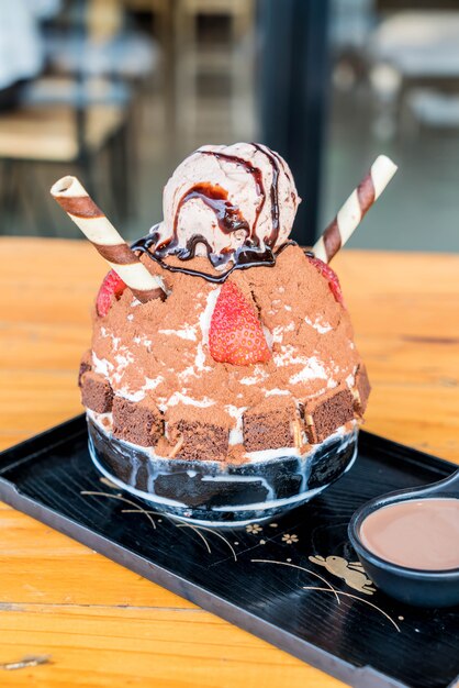 Chocolate ice shave (bingsu)