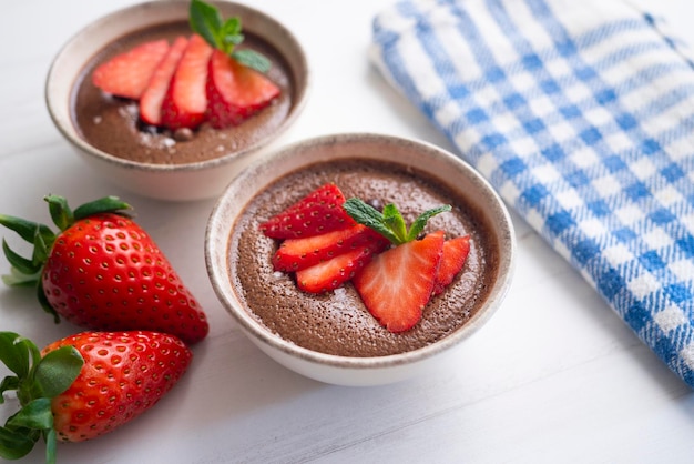 Chocolate mousse is a dessert of French origin, whose base is egg white mounted until stiff.