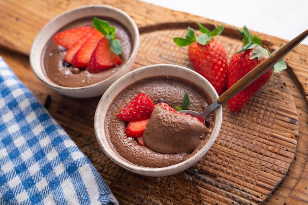 Chocolate mousse is a dessert of French origin, whose base is egg white mounted until stiff.