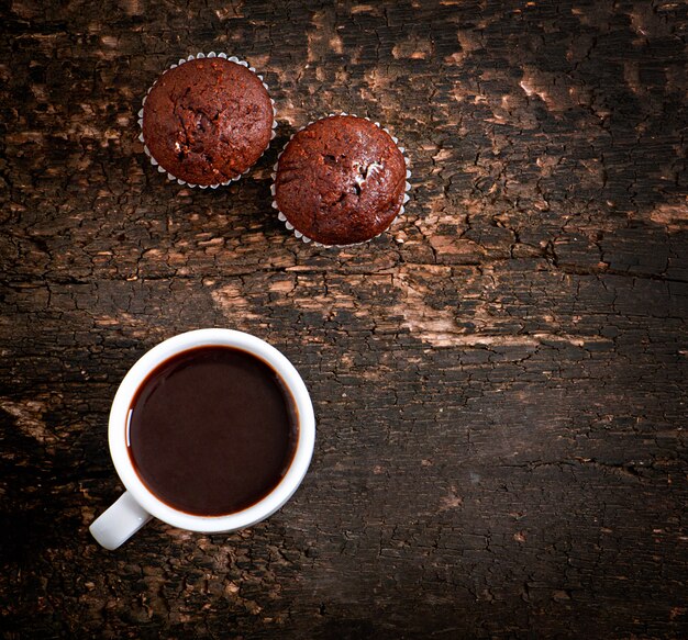 チョコレートマフィンとコーヒー