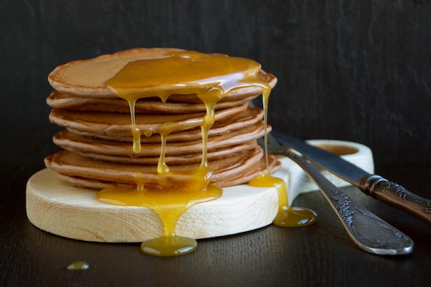 Chocolate pancakes with honey.