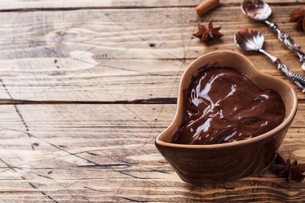 Photo chocolate paste with cinnamon and anise