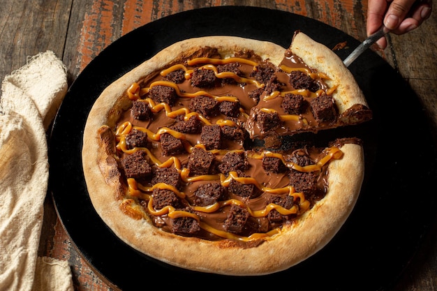 chocolate pizza with brownie delicious chocolate brownie and caramel pizza Brazilian pizza