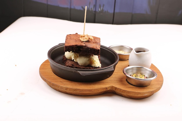 Soufflé al cioccolato con gelato