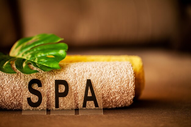 Photo chocolate spa, composition brown towel in hotel room of spa treatment