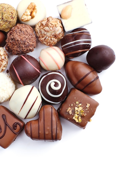 Шоколадная сладкая коллекция на белом фоне