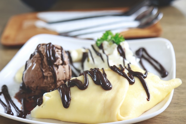 Foto cioccolato con gelato sul piatto di caffè dolce cibo dolce