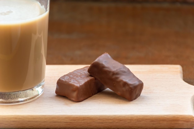 朝食にカプチーノとチョコレート