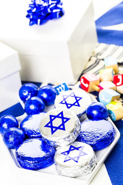 Cioccolatini con stella di david per hanukkah.