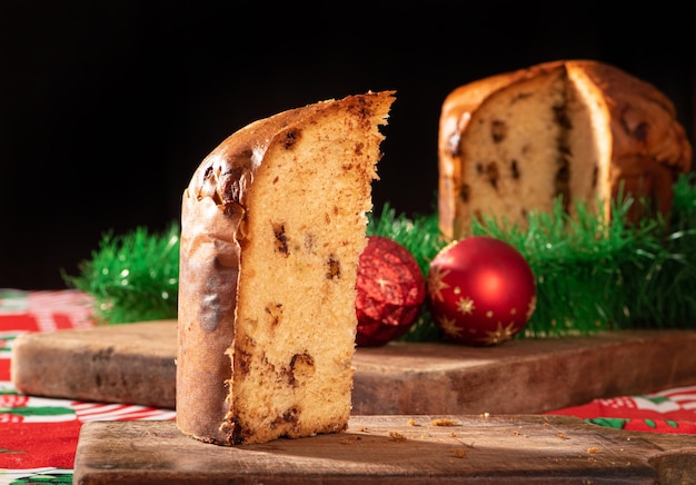 Foto chocotone, panettone con gocce di cioccolato, foto come è in realtà il prodotto, messa a fuoco selettiva.