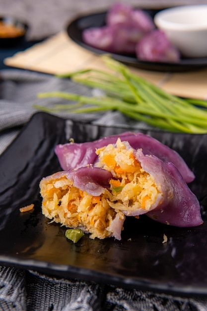 チャイクウェまたはチャイクエとしても知られるチェパン蒸し野菜餃子は、多くの特別な伝統的なアジア料理の1つであり、このチェパンは紫色のサツマイモから作られています