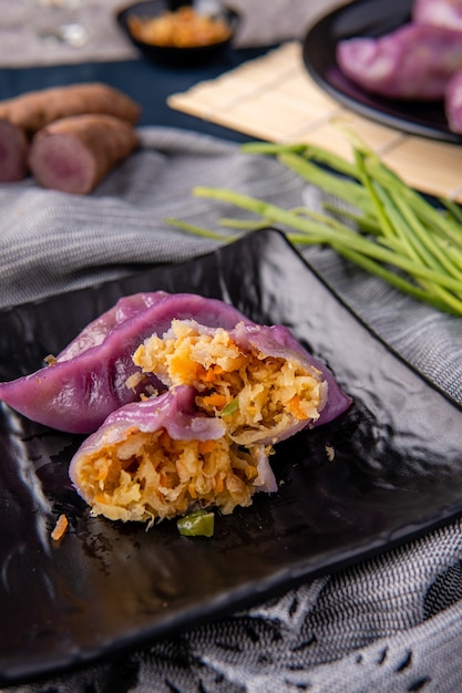 チャイクウェまたはチャイクエとしても知られるチェパン蒸し野菜餃子は、多くの特別な伝統的なアジア料理の1つであり、このチェパンは紫色のサツマイモから作られています