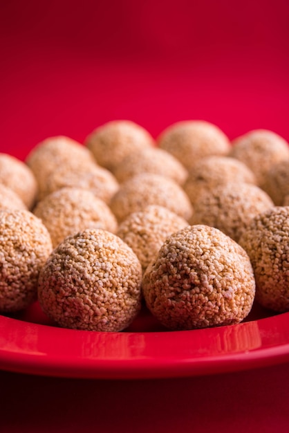 Cholai ke laddo or Rajgira laddu or Amaranth ladoo in in Bowl and plate