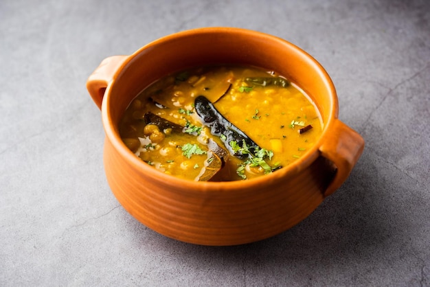 Cholar dal uit west-bengalen is een licht zoet smakende dal gemaakt van chana dal