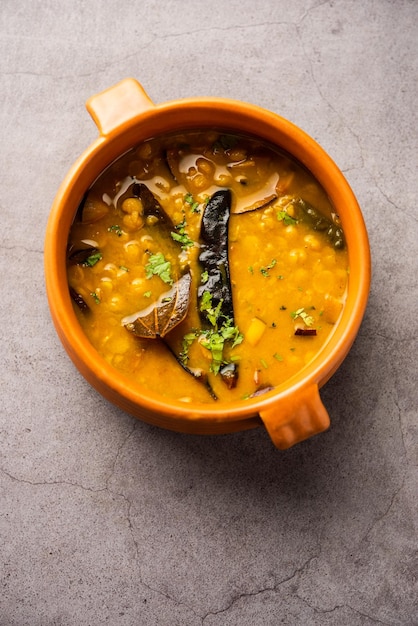 Cholar Dal uit West-Bengalen is een licht zoet smakende dal gemaakt van chana dal