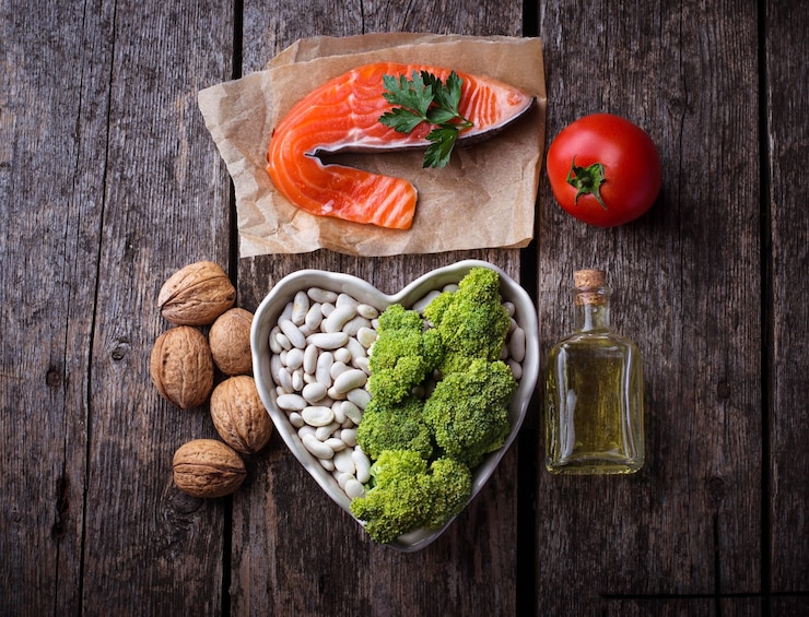 Photo cholesterol diet, healthy food for heart. selective focus