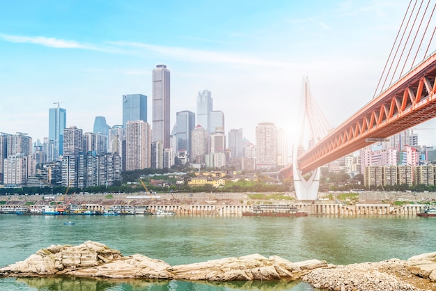 Chongqing stedelijke architecturale landschapshorizon en Rivierbrug