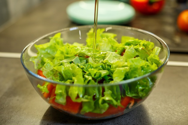 Photo chopped fresh vegetable salad in a plate for a vegetarian girl