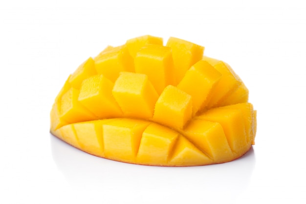 Photo chopped piece of ripe mango fruits isolated on white