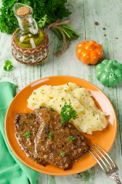 Chops from the liver with mashed potatoes