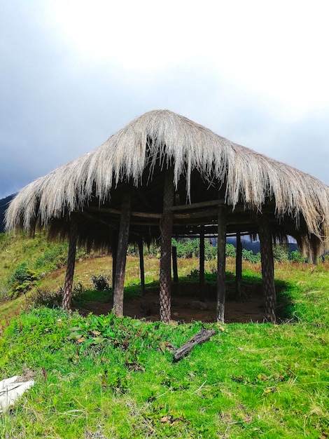 Choza ubicado en la cima de una montana