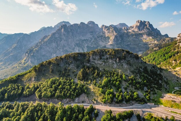 Photo christian church in the village of theth in prokletije or acursed mountains in theth national park albania