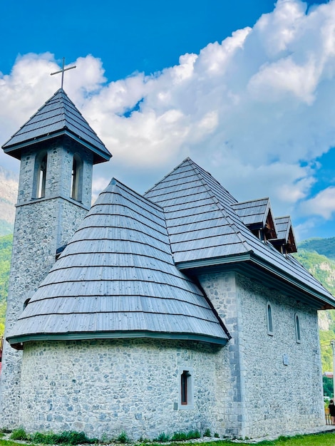 Photo christian church in the village of theth in theth national park albania