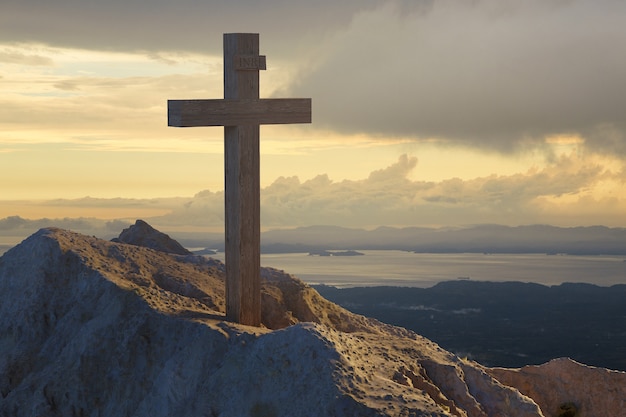 Foto croce cristiana in natura