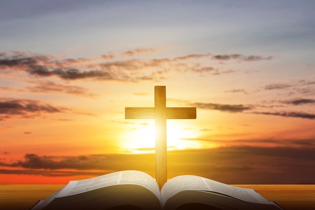 Христианский крест и открытая книга
