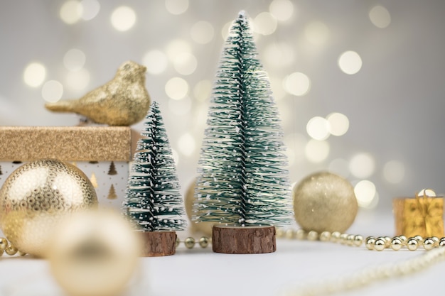 Attributi natalizi, decorazioni per alberi di natale