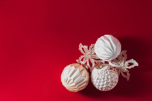 Sfondo di natale con palline, spazio per il testo,