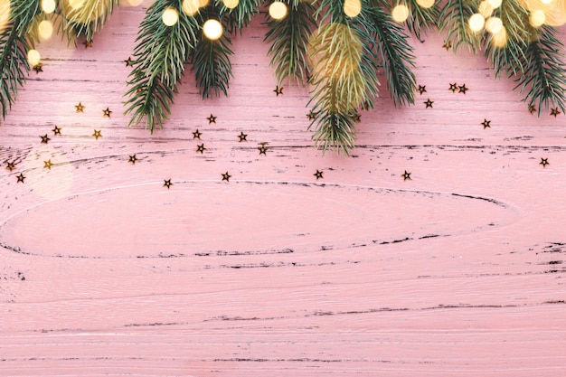 クリスマスの背景で ⁇ 杉の木の休日飾り ⁇ コピースペース