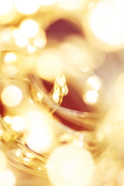 Foto natale bellissimo oro lucido e sfondo rosso scintilla festivo sfocato bokeh