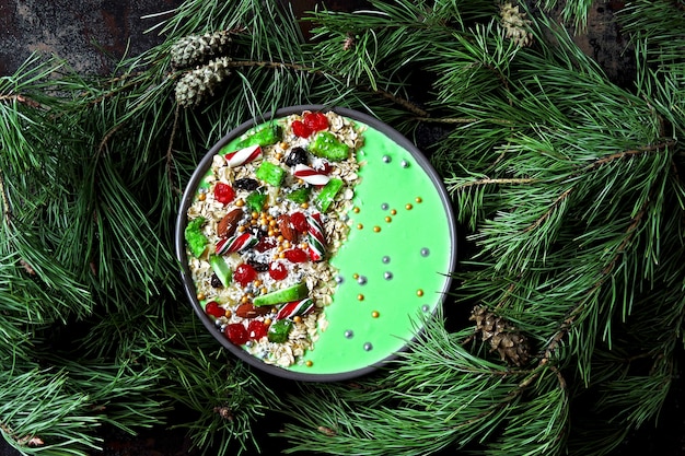 Photo christmas breakfast bowl. christmas tree branches and christmas decorations.