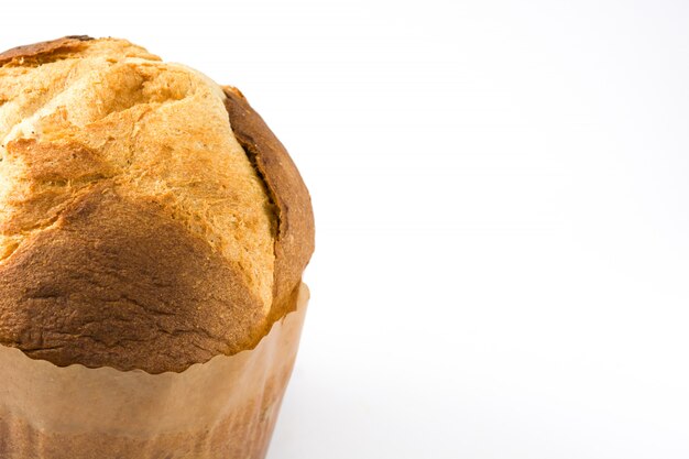 Panettone della torta di natale isolato su bianco, spazio della copia