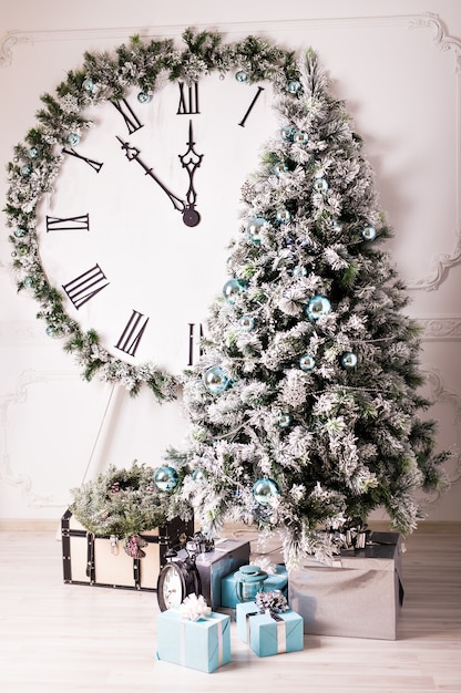 Рождественские часы и елка