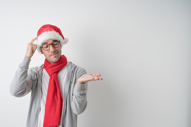 クリスマスの概念 - ジェスチャーの若い男