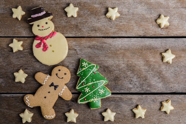 クリスマスクッキー、クリスマスツリーの新年形、ジンジャーブレッドマン、雪だるま、スノーフレーク、o