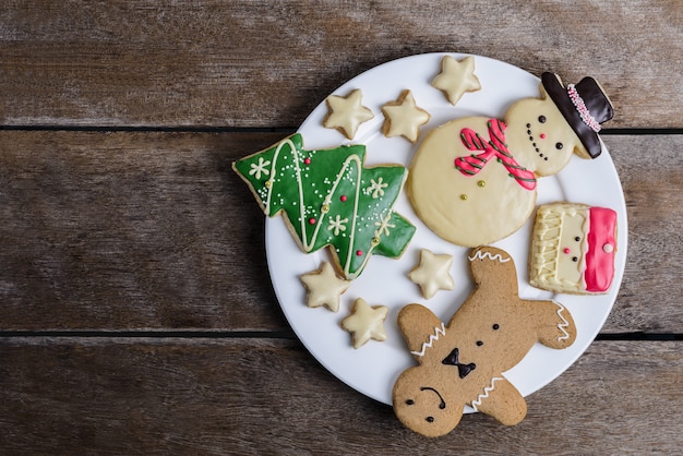 クリスマスクッキー、クリスマスツリーの新年形、ジンジャーブレッドマン、雪だるま、スノーフレーク、o