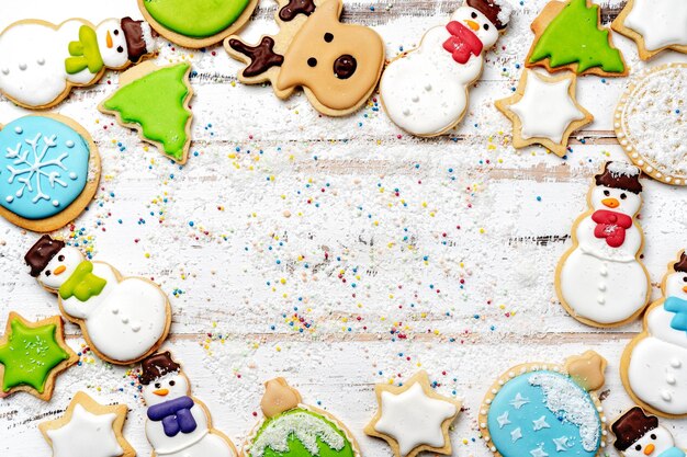 Photo christmas cookies background white wooden background with copy space