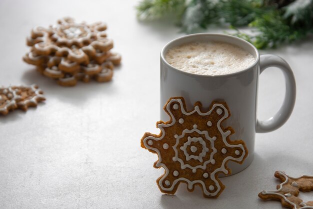 Photo christmas cookies and coffee cup