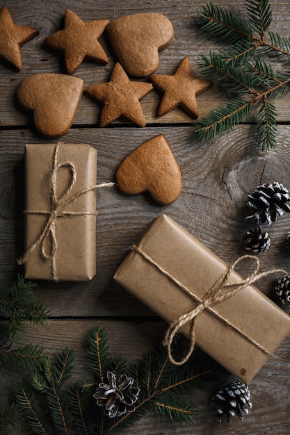 クリスマスのクッキーとギフト、上面図、クリスマスの背景